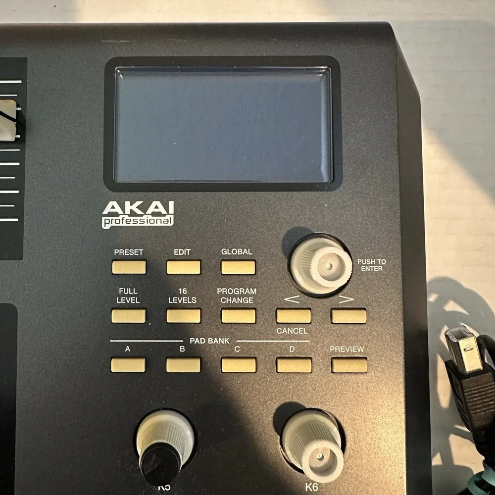 AKAI Professional MPD26‎ USB/MIDI Pad Control Unit Studio Recording Musical